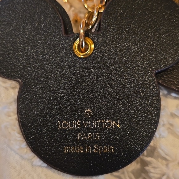 Keychain/Bag Charm Minnie Mouse Ears With Black Bow Accents & Unbranded Dustbag. - Picture 4 of 4